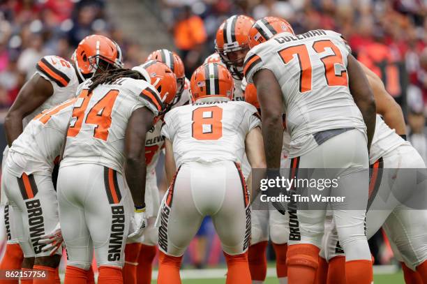 Kevin Hogan of the Cleveland Browns calls a play in the huddle during the second quarter against the Houston Texans at NRG Stadium on October 15,...
