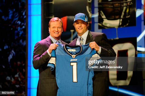 Commissioner Roger Goodell stands with Detroit Lions draft pick Matthew Stafford at Radio City Music Hall for the 2009 NFL Draft on April 25, 2009 in...