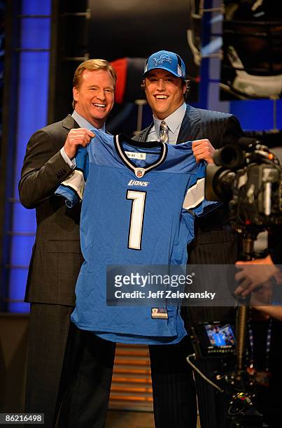 Commissioner Roger Goodell stands with Detroit Lions draft pick Matthew Stafford at Radio City Music Hall for the 2009 NFL Draft on April 25, 2009 in...
