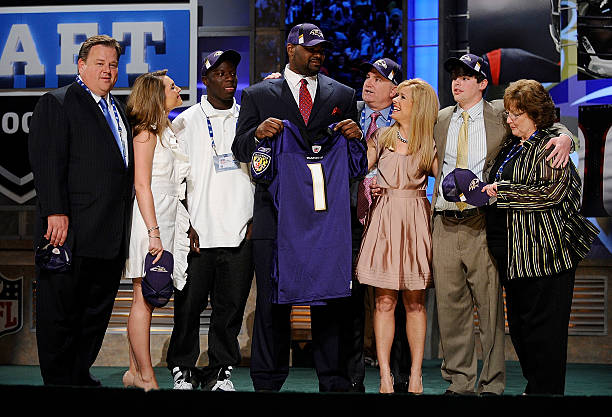 Baltimore Ravens draft pick Michael Oher poses for a photograph with his family at Radio City Music Hall for the 2009 NFL Draft on April 25, 2009 in...