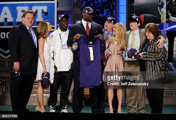 Baltimore Ravens draft pick Michael Oher poses for a photograph with his family at Radio City Music Hall for the 2009 NFL Draft on April 25, 2009 in...
