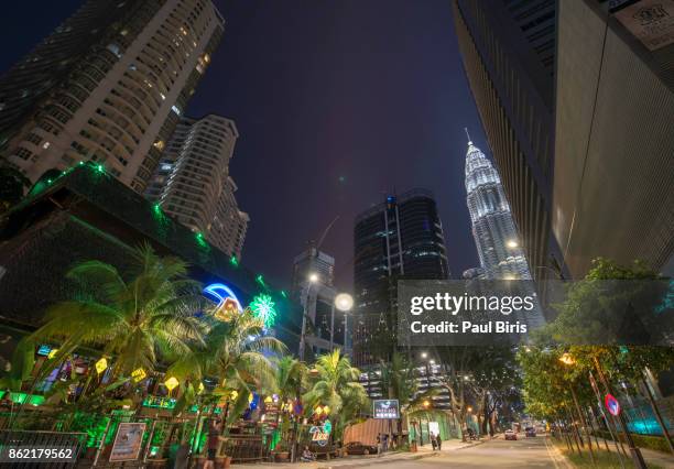 city skyline with petronas twin towers by night, kuala lumpur, malaysia - bukit bintang stock pictures, royalty-free photos & images