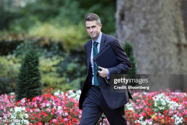 Gavin Williamson, U.K. Parliamentary secretary, arrives for a cabinet meeting at number 10 Downing Street in London, U.K., on Tuesday, Oct. 17, 2017....