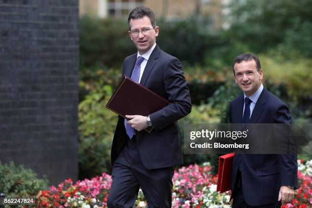 Jeremy Wright, U.K. Attorney general, left, and Alun Cairns, U.K. Welsh secretary, arrive for a cabinet meeting at number 10 Downing Street in...