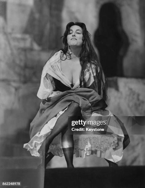 American operatic mezzo-soprano Gloria Lane during dress rehearsals for 'Carmen' at the Royal Opera House, Covent Garden, London, 20th November 1959....