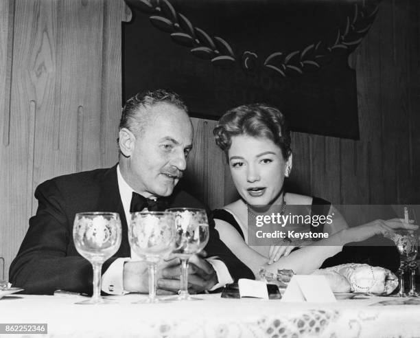 American film producer Darryl F. Zanuck chats to actress Anne Baxter at a Hollywood banquet, USA, circa 1950.