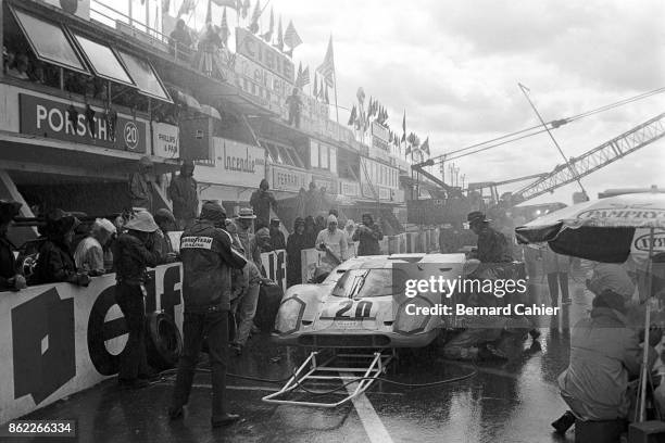 Steve McQueen, Porsche 917, 24 Hours of Le Mans, Le Mans, 14 June 1970. A scene being filmed of Hollywood star Steve McQueen's movie "Le Mans".