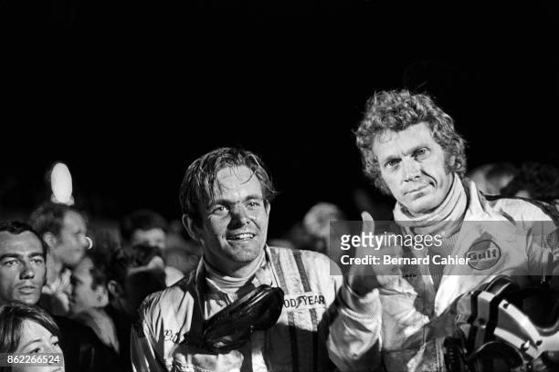 Peter Revson, Steve McQueen, 12 Hours of Sebring, Sebring, 21 March 1970. Peter Revson and Steve McQueen at the finish of the 1970 12 Hours of...