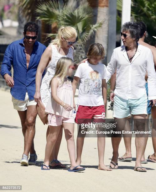 Part of this image has been pixellated to obscure the identity of the child). Diego Simeone aka Cholo Simeone , Valeria Mazza , her husband Alejandro...