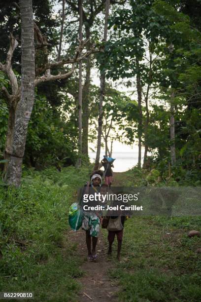 village life on karkar island, papua new guinea - papuma beach stock pictures, royalty-free photos & images