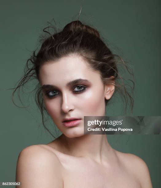 young beautiful woman - ombretto sfumato foto e immagini stock