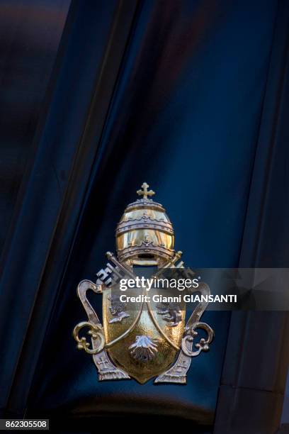 Les armoiries du Pape Benoît XVI le 18 décembre 2005, Italie.