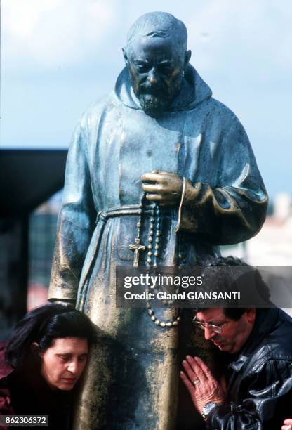 Pilgrims listening to the statue of Padre Pio in San Giovanni Rotondo on 11 November 2001, Italy.