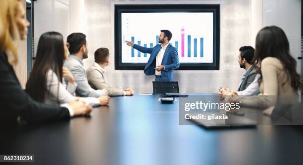 reunión de la sala de junta. - informe financiero fotografías e imágenes de stock