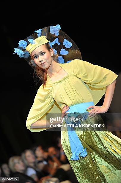 Model presents late on April 26, 2009 a creation from Hungarian designer Gyongyi Varga's Pearlmode collection at the Budapest Fashion Week in the...