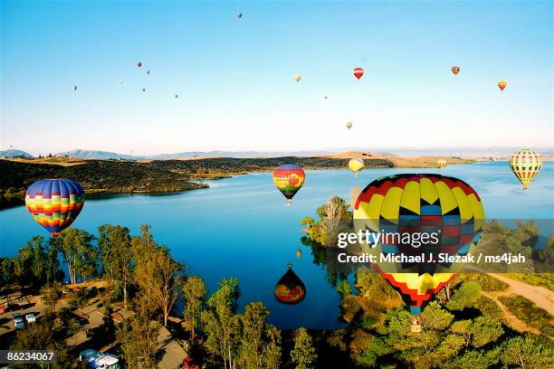 sunrise flight over lake skinner - リバーサイド郡 ストックフォトと画像