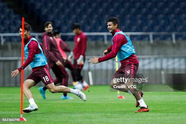 Players of Shanghai SIPG attend a training session ahead of the AFC Champions League semi final second leg match between Urawa Red Diamonds and...