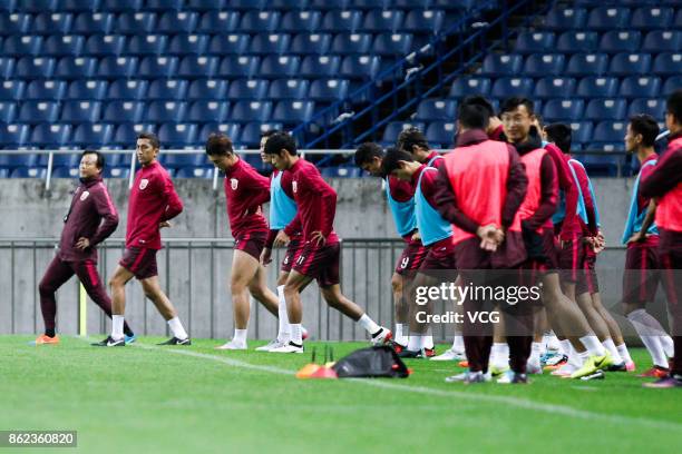 Players of Shanghai SIPG attend a training session ahead of the AFC Champions League semi final second leg match between Urawa Red Diamonds and...