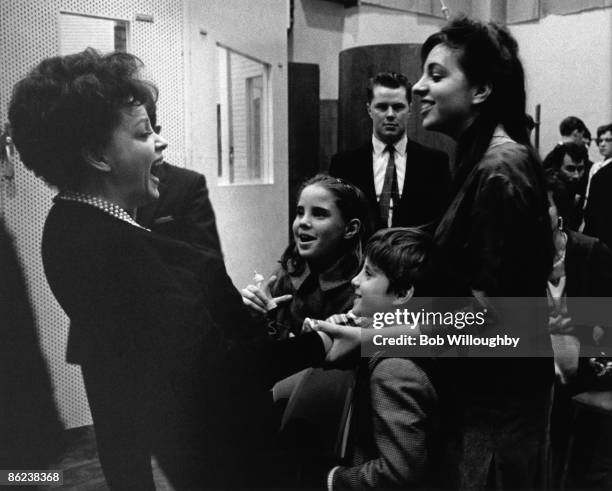 Photo of Judy GARLAND and Liza MINNELLI and Lorna LUFT and Joseph LUFT; Judy Garland with her children, L-R Lorna Luft, Joseph Luft and Liza Minnelli