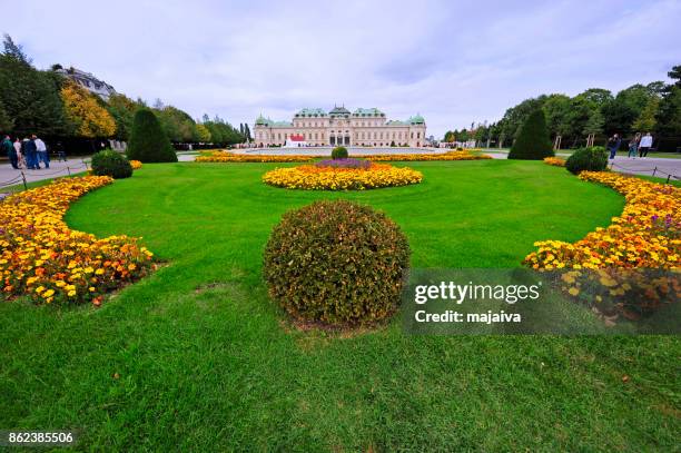 belvedere palace-vienna - majaiva stock-fotos und bilder