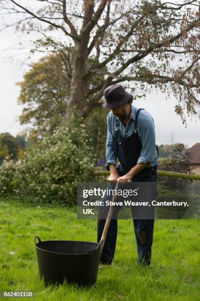 gardening - トラッグ ストックフォトと画像