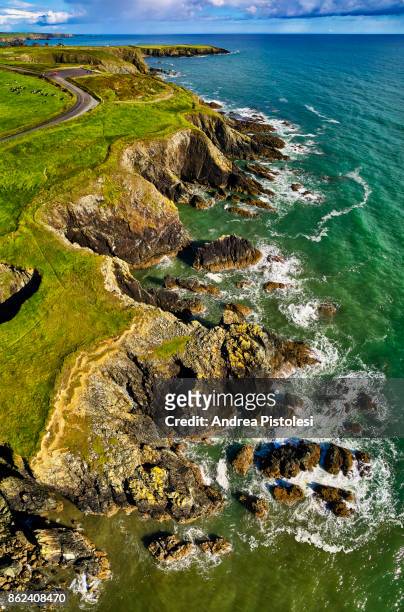 copper coast, ireland - county waterford ireland stockfoto's en -beelden