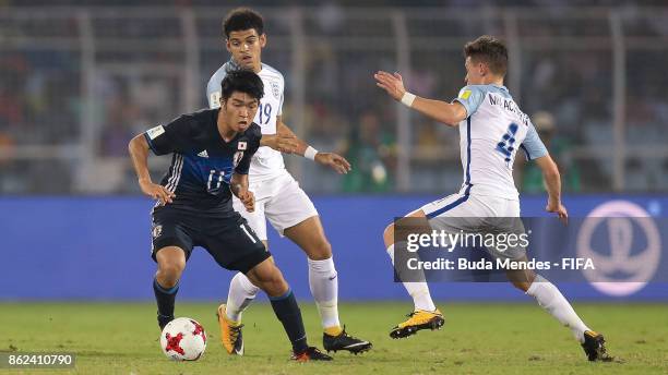 Morgan Gibbs White and George McEachran of England battle for the ball with Taisei Miyashiro of Japan during the FIFA U-17 World Cup India 2017 Round...