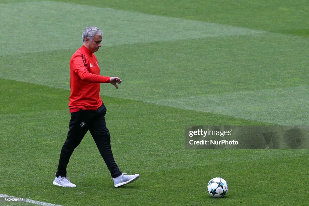 Manchester United Training and Press Conference