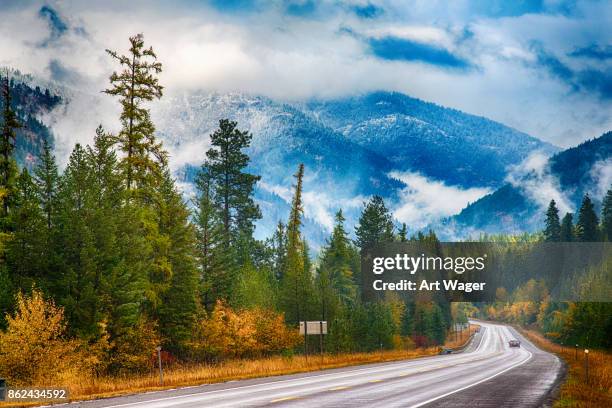 road through western montana - montana mountains imagens e fotografias de stock
