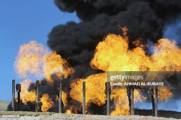 Freaky Gas Excess Gas Photos and Premium High Res Pictures - Getty Images