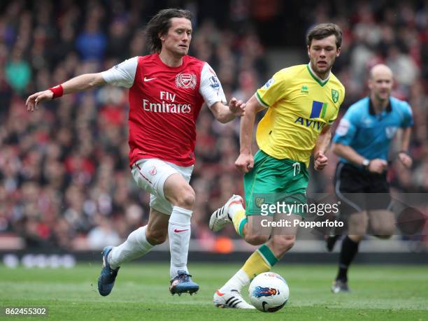Tomas Rosicky of Arsenal and Jonny Howson of Norwich City in action during the Barclays Premier League match between Arsenal and Norwich City at the...