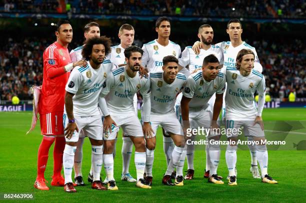 The Real Madrid team pose for a team photo prior to the UEFA Champions League group H match between Real Madrid and Tottenham Hotspur at Estadio...