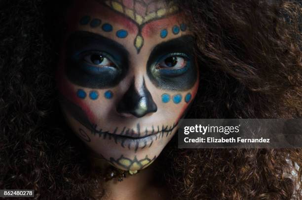 sugar skull beauty - zombie makeup fotografías e imágenes de stock