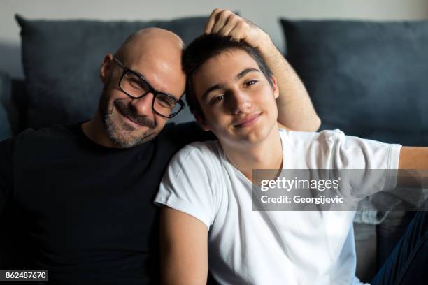 ich liebe meinen vater. - boy hug males stock-fotos und bilder