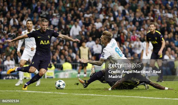 Toni Kroos of Real Madrid is tackled in penalty area by Serge Aurier of Tottenham Hotspur during the UEFA Champions League group H match between Real...