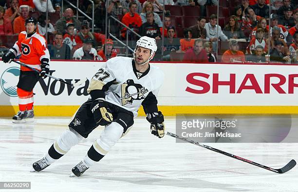 Craig Adams of the Pittsburgh Penguins skates against the Philadelphia Flyers during Game Four of the Eastern Conference Quarterfinal Round of the...