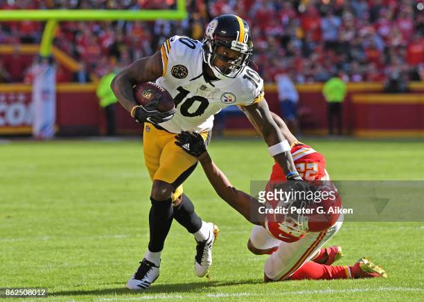 Wide receiver Martavis Bryant of the Pittsburgh Steelers stiff-arms defensive back Marcus Peters of the Kansas City Chiefs during the first half on...