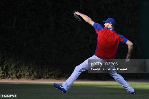 Justin Grimm of the Chicago Cubs warms up before game three of the National League Championship Series against the Los Angeles Dodgers at Wrigley...