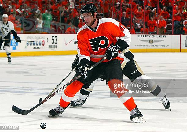 Jeff Carter of the Philadelphia Flyers skates against the Pittsburgh Penguins during Game Six of the Eastern Conference Quarterfinal Round of the...