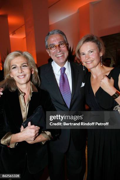 Journalist Anne Fulda, CEO of Vivendi, Arnaud de Puyfontaine with his wife Benedicte attend the "Societe des Amis du Musee d'Art Moderne de la Ville...