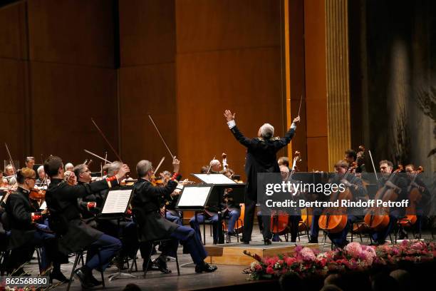 Bandmaster Francois Boulanger performs with the Symphonic Orchestra of the "Garde Republicaine" during the 25th "Gala de l'Espoir" at Theatre des...