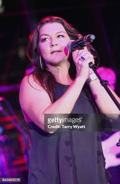 Gretchen Wilson performs onstage at the WME Party during IEBA 2017 Conference on October 17, 2017 in Nashville, Tennessee.