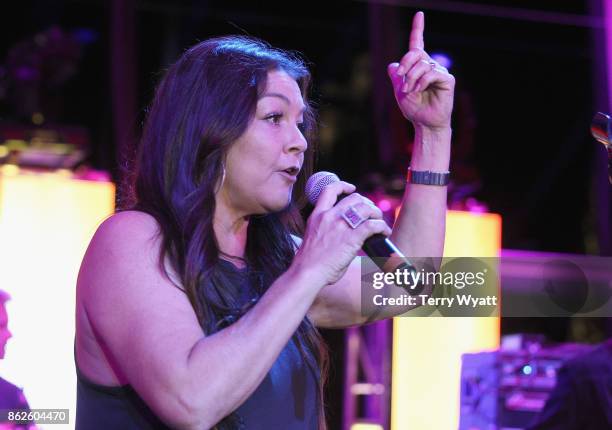 Gretchen Wilson performs onstage at the WME Party during IEBA 2017 Conference on October 17, 2017 in Nashville, Tennessee.