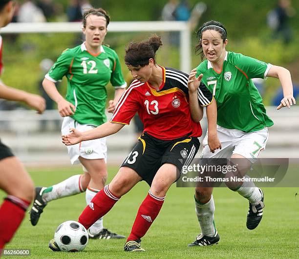 Sylvia Arnold of Germany fights for the ball with Ciara Grant und Amanda Parkes of Ireland during the U19 women UEFA Championship 2009 qualifying...