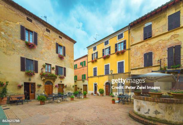 town square in italy with restaurant tables - italian cafe stock pictures, royalty-free photos & images