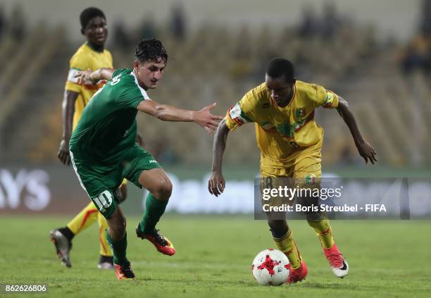 Ibrahim Kane of Mali is challenged by Mohammed Ridha of Iraq during the FIFA U-17 World Cup India 2017 Round of 16 match between Mali and Iraq at...