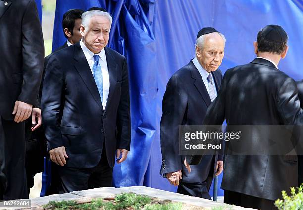 Israeli Prime Minister Benjamin Netanyahu and President Shimon Peres attend Memorial Day at Mount Herzl on April 28, 2009 in Jerusalem, Israel....