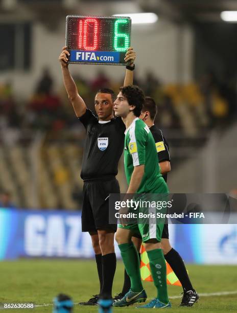 Fourth referee Tasos Sidiropoulos shows a substitution during the FIFA U-17 World Cup India 2017 Round of 16 match between Mali and Iraq at Pandit...