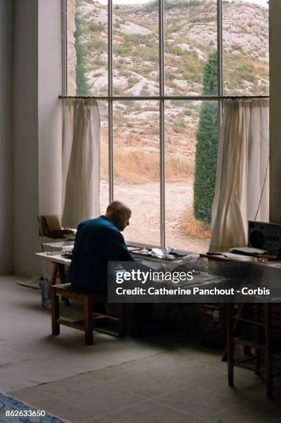 Belgian painter Pierre Alechinsky at work in his workshop on August 7, 1995 in Provence, France.