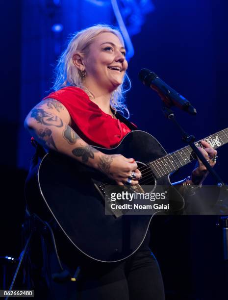 Singer Elle King performs during the T.J. Martell 42nd Annual New York Honors Gala at Guastavino's on October 17, 2017 in New York City.